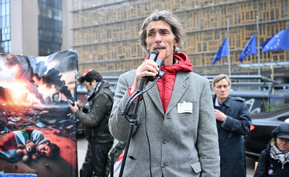 Fransa'da 25 gündür "Filistin'de adalet" için açlık grevi yapan göstericiler, Brüksel'de Avrupa...