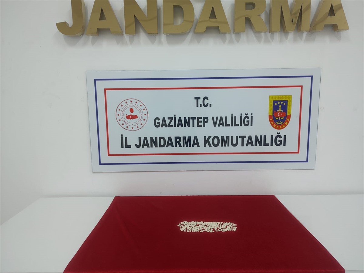 Gaziantep'te düzenlenen uyuşturucu operasyonunda gözaltına alınan 3 şüpheli tutuklandı....