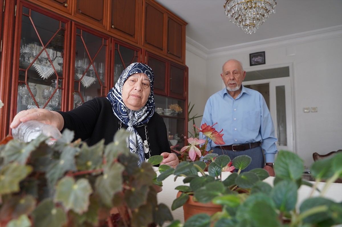 Gaziantep'te yaşayan 84 yaşındaki Abdülkadir Ekmekçi, 60 yılı aşkın evliliğinde mutluluğun...