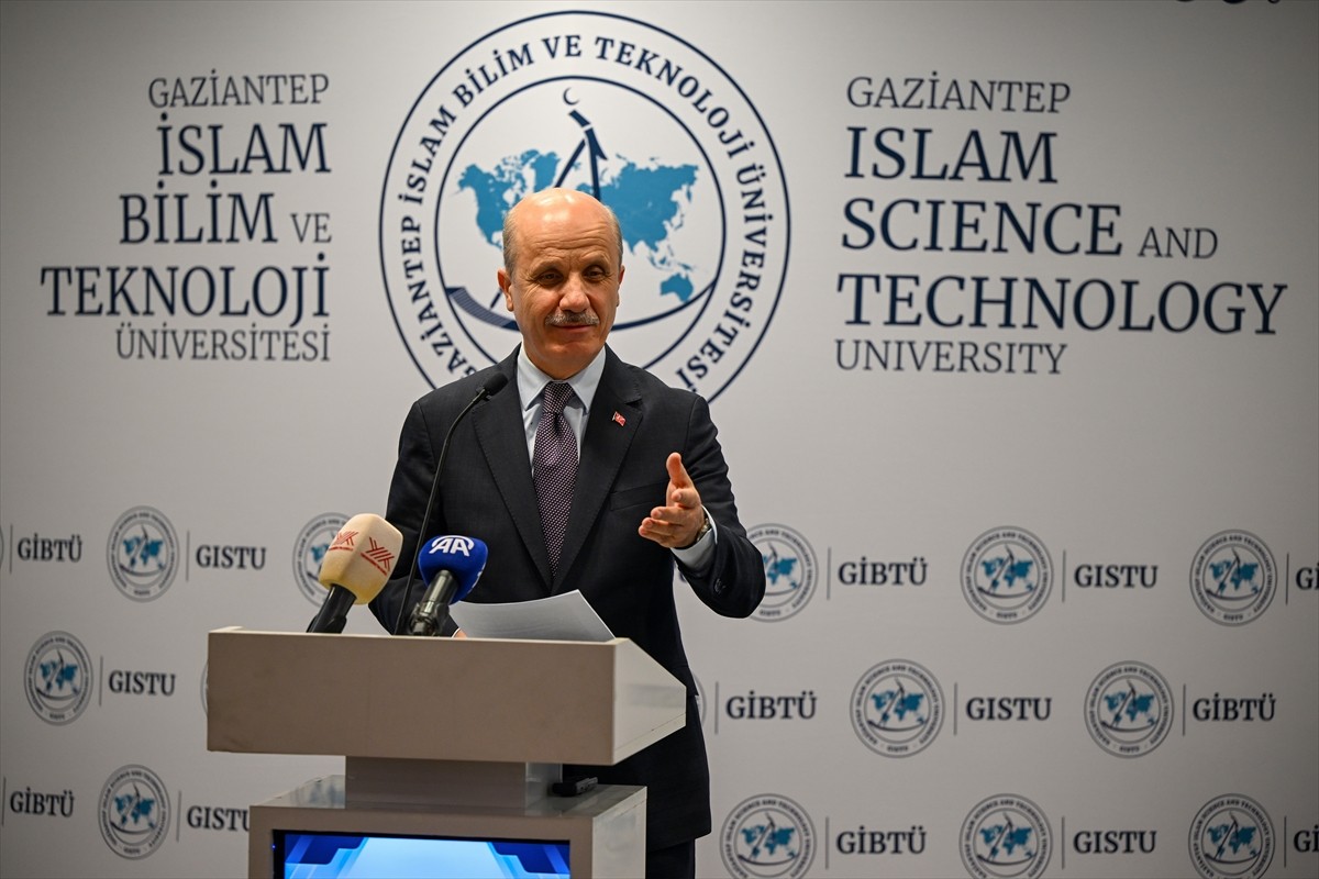 Gaziantep İslam Bilim ve Teknoloji Üniversitesi (GİBTÜ) ev sahipliğinde "Türkiye İlahiyat ve...