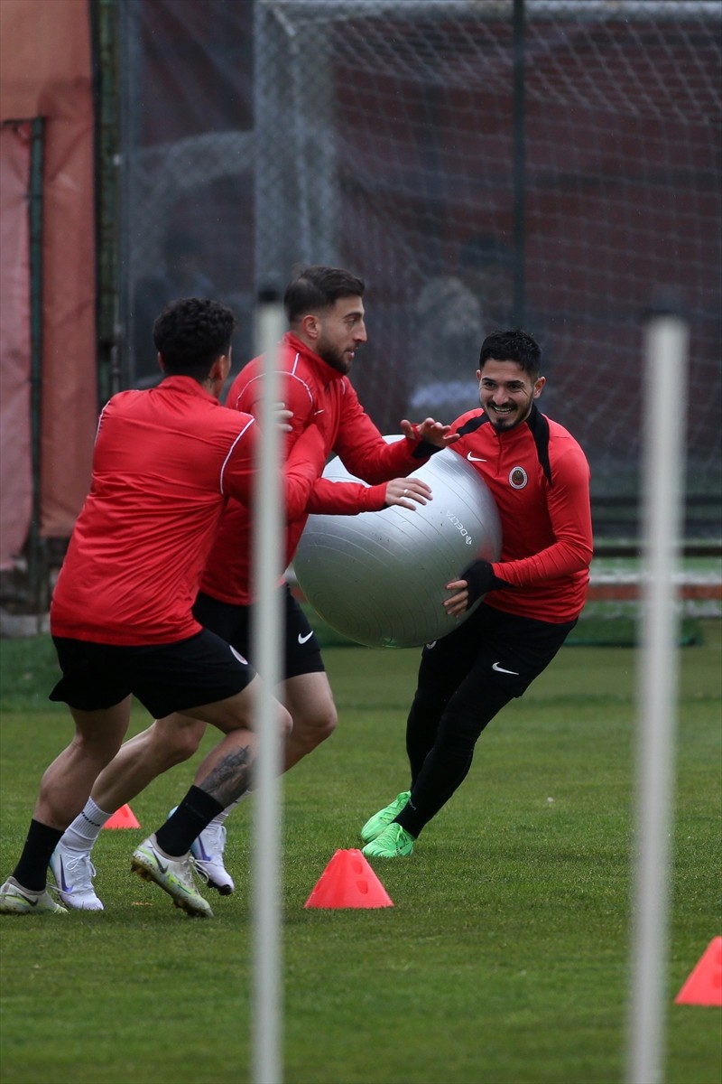 Gençlerbirliği, Trendyol 1. Lig'in 33. haftasında yarın sahasında Central Hospital Ümraniyespor...