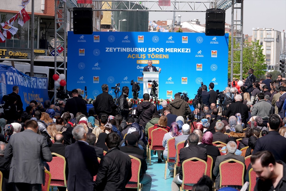  Gençlik ve Spor Bakanı Osman Aşkın Bak, Zeytinburnu Meydanı ile Zeytinburnu Millet Bahçesi...