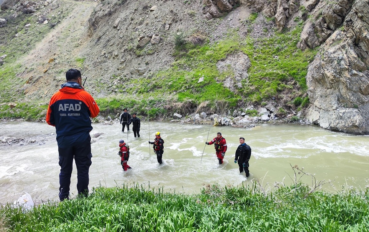 Hakkari'de kaybolan 55 yaşındaki kadını arama çalışmaları devam ediyor. Karşıyaka Mahallesi'nde 9...