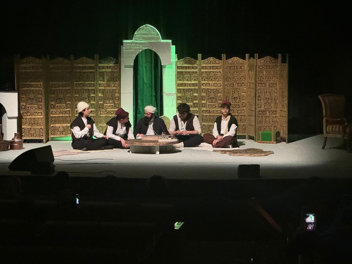 Hat sanatının duayen isimlerinden Mehmed Necmeddin Okyay, vefatının 49. yılında düzenlenen bir...