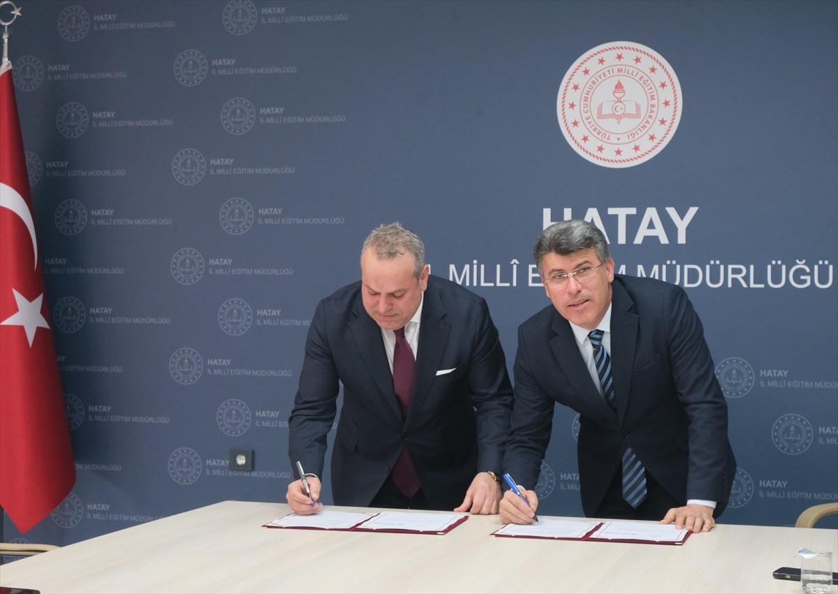Hatay'da, robotik yarışmasına katılacak lise öğrencilerinin eğitimine destek amacıyla protokol...