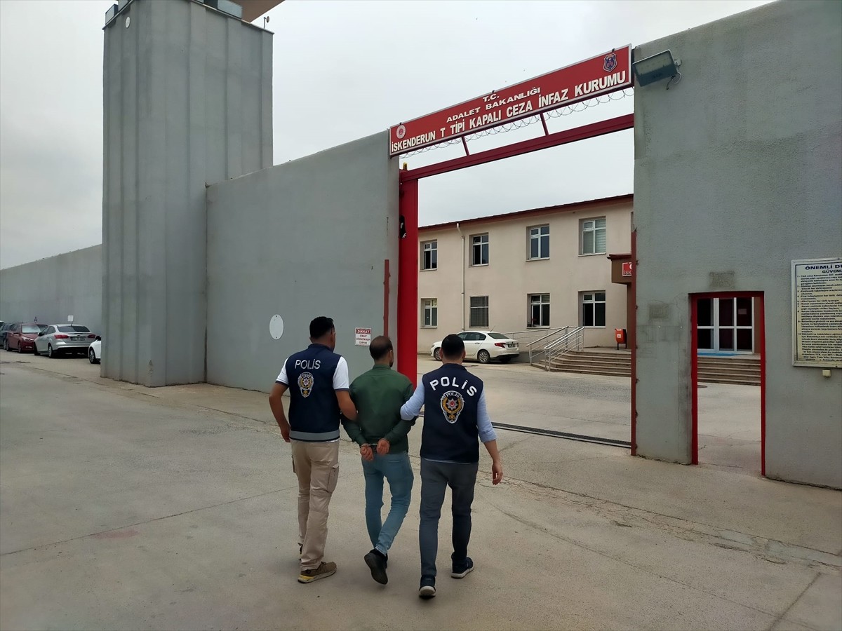 Hatay'ın Belen ilçesinde uyuşturucu satarken suçüstü yakalanan şüpheli tutuklandı.