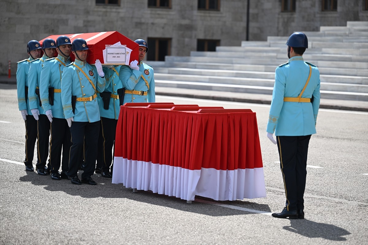 Hayatını kaybeden 19. ve 20. dönem Kars Milletvekili Mehmet Sabri Güner için Meclis'te cenaze...