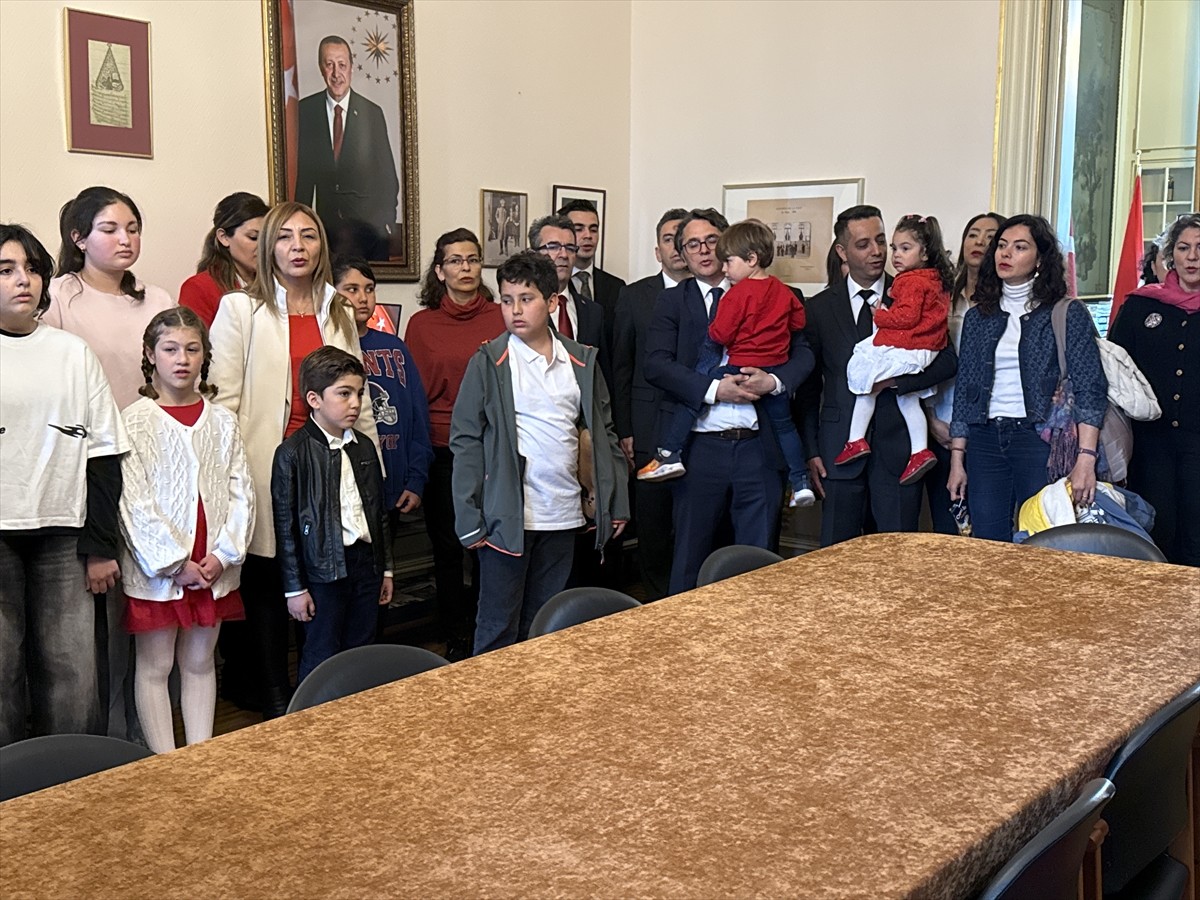 Hollanda'da özel olarak yetiştirilen bir lale türüne, Türkiye'nin kültürel ve tarihî zenginliğini...