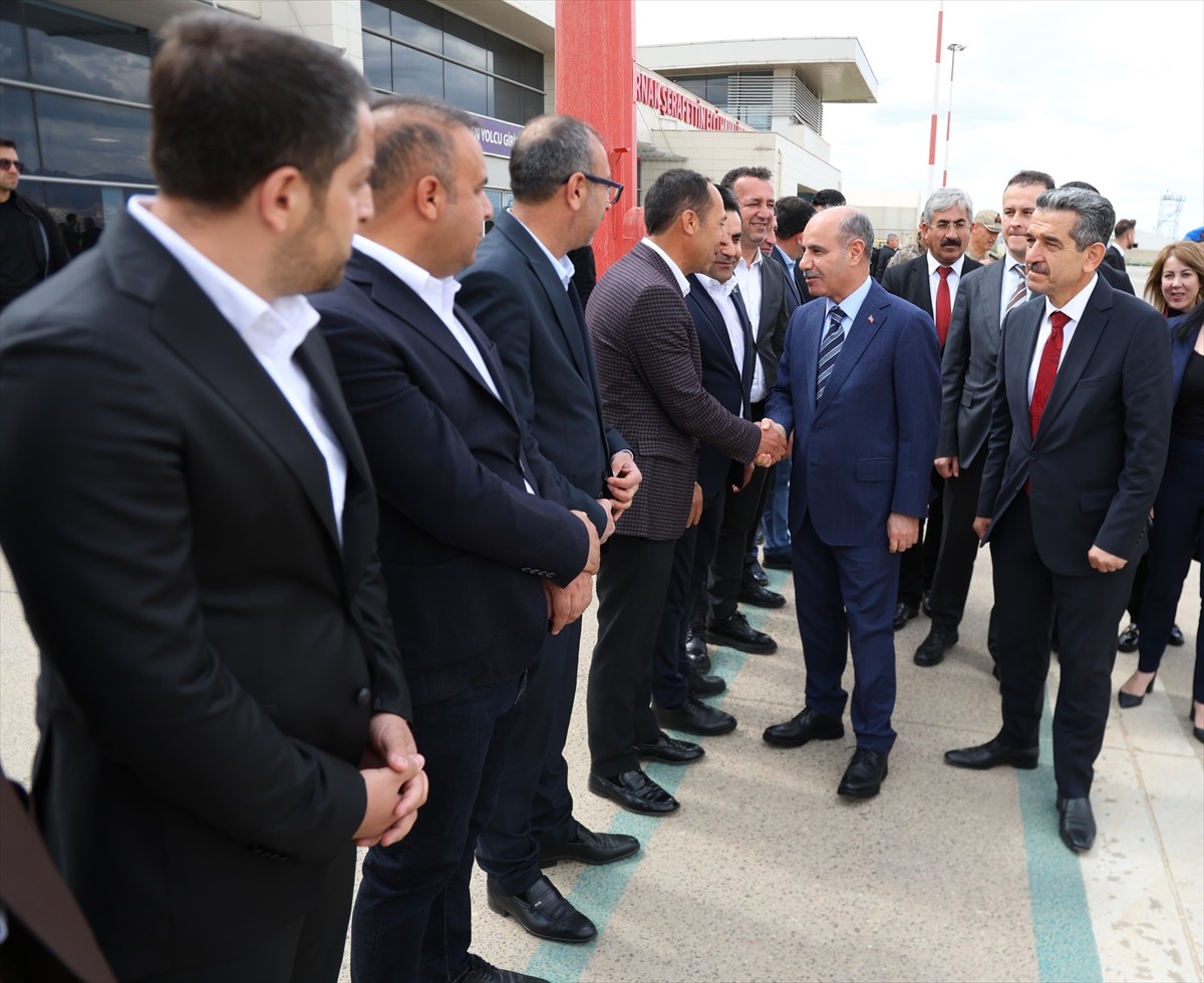 İçişleri Bakan Yardımcısı Mehmet Aktaş (sağ 2), Şırnak'ta ziyaretlerde bulundu. Aktaş'ı Şerafettin...