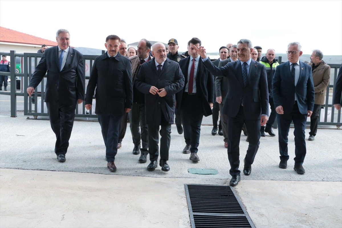 İçişleri Bakan Yardımcısı Mehmet Sağlam (ortada)  Yozgat Valiliği İl Özel İdaresi ve Yozgat...