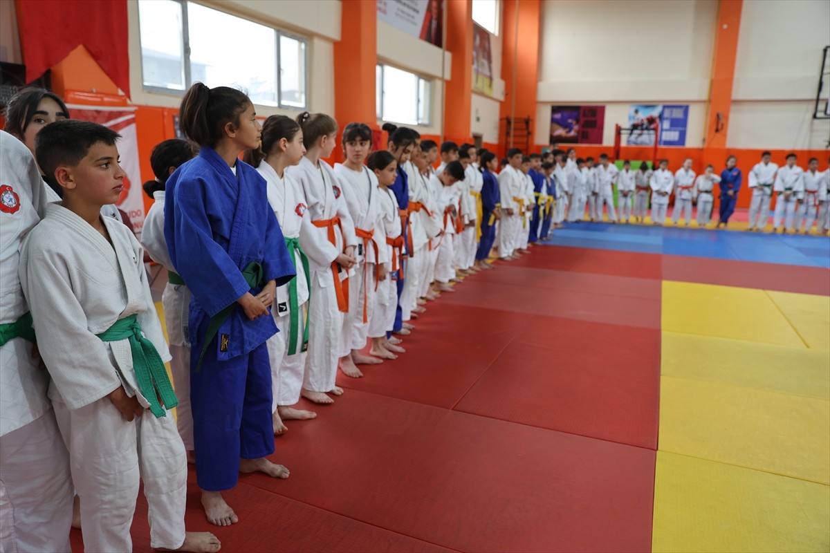 Iğdır'da Türkiye, İran ve Azerbaycan'dan 204 sporcunun katılımıyla Uluslararası Nevruz Judo...