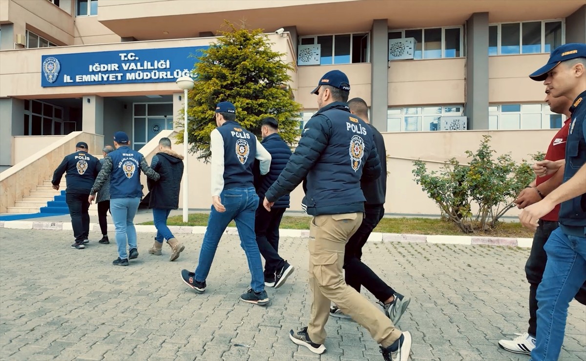 Iğdır merkezli 12 ilde eş zamanlı düzenlenen yasa dışı bahis operasyonunda gözaltına alınan 23...