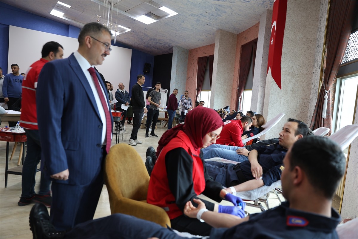 Iğdır Valiliği öncülüğünde "Kanımızla canımızla milletimizin emrindeyiz" sloganıyla başlatılan kan...