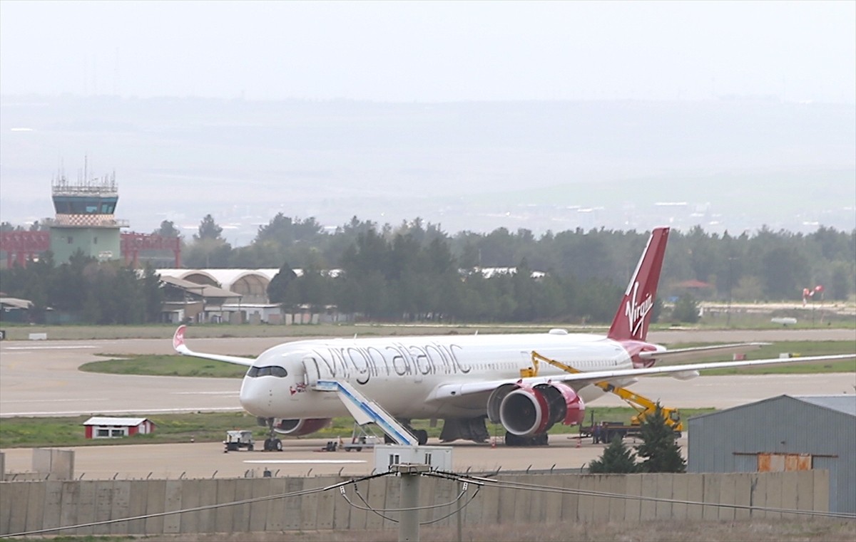 İngiltere'nin başkenti Londra'dan Hindistan'a Virgin Atlantik Havayollarına ait VIR-358 sefer...