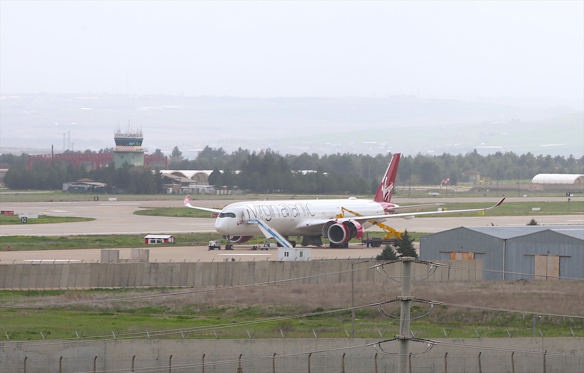 İngiltere'nin başkenti Londra'dan Hindistan'a Virgin Atlantik Havayollarına ait VIR-358 sefer...