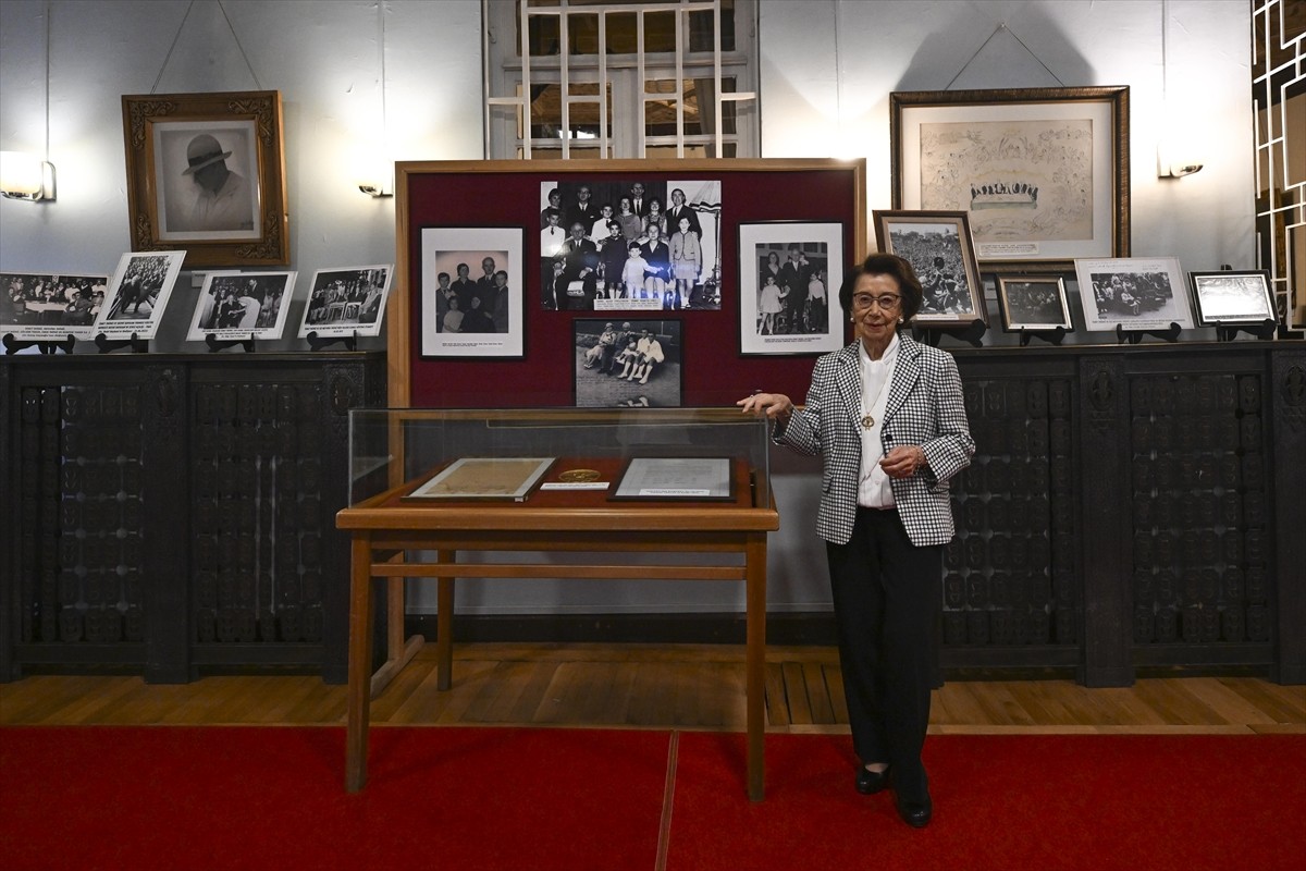 İnönü Vakfı tarafından, 2. Cumhurbaşkanı İsmet İnönü'nün evi Pembe Köşk’te fotoğraf, belge ve obje...
