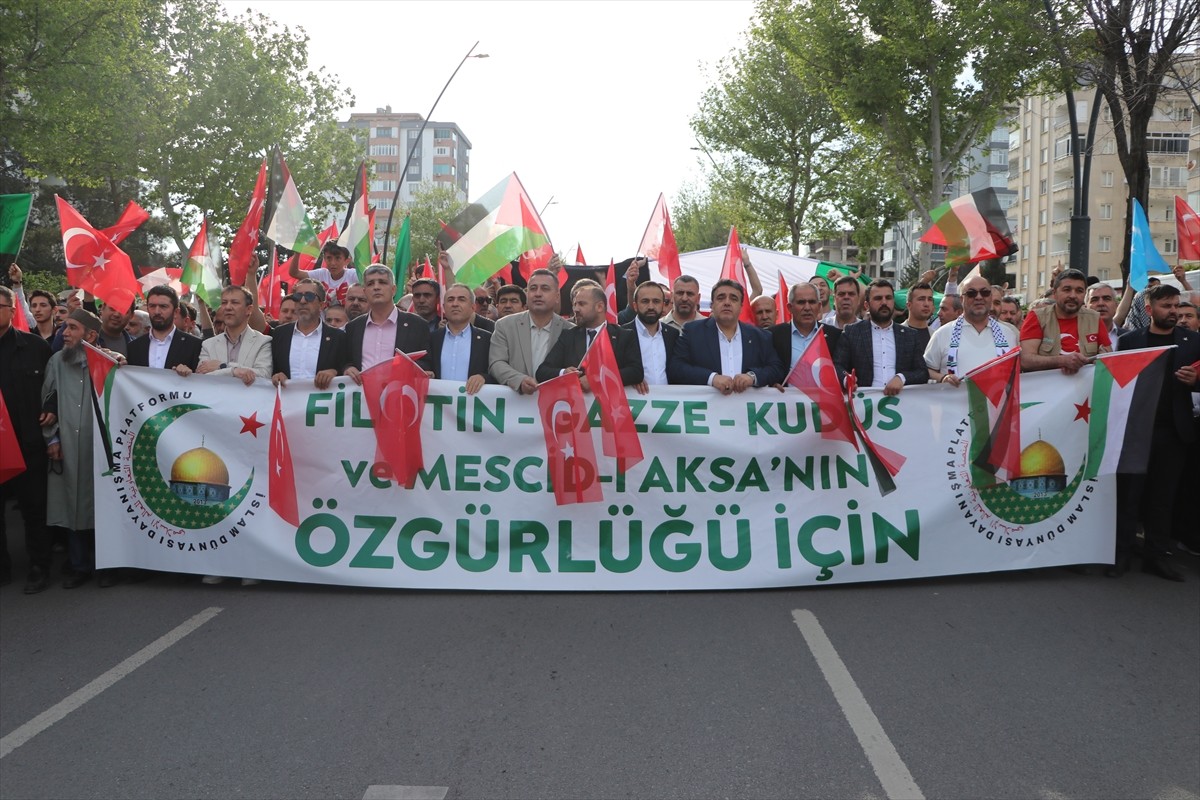 İslam Dünyası Dayanışma Platformu Kahramanmaraş İl Temsilciliği öncülüğünde, İsrail'in Gazze'ye...