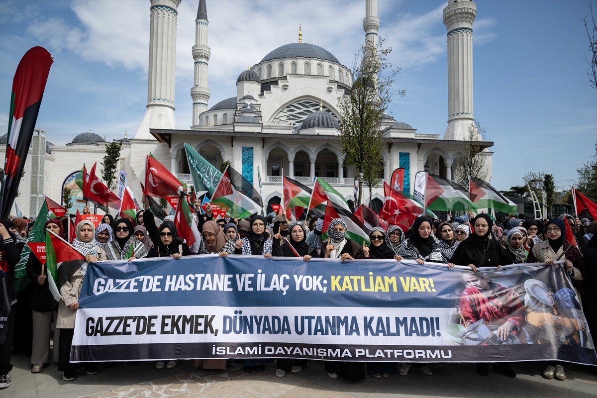 İslami Dayanışma Platformu, öğle namazının ardından, Barbaros Hayrettin Paşa Camii'nden İsrail...