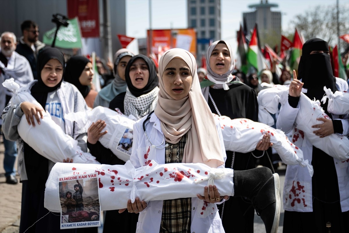 İslami Dayanışma Platformu, öğle namazının ardından, Barbaros Hayrettin Paşa Camii'nden İsrail...