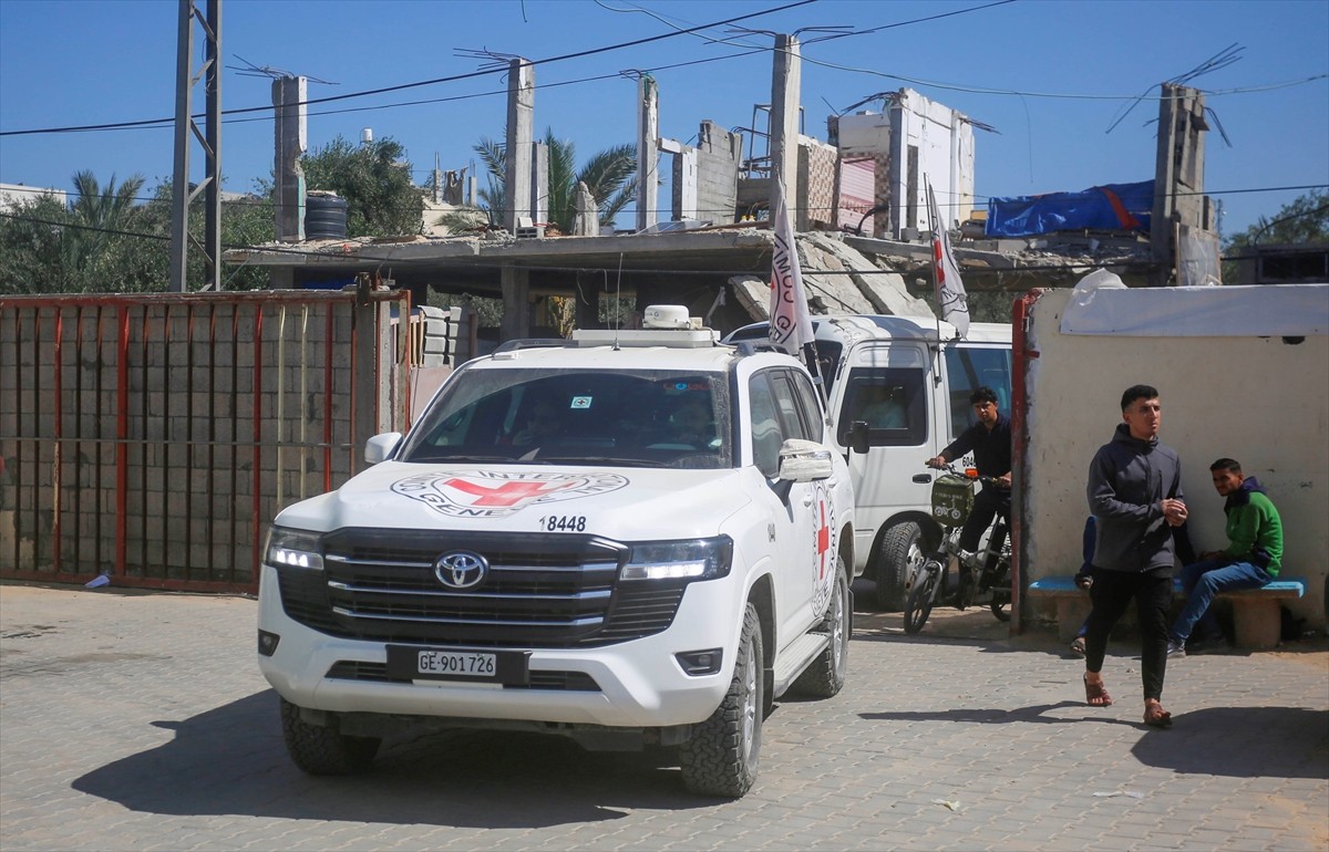 İsrail ordusu, 7 Ekim 2023'ten bu yana saldırılarını sürdürdüğü Gazze Şeridi'nde alıkoyduğu 10...