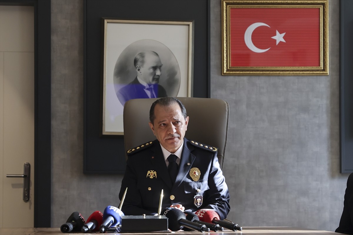 İstanbul'da iş yeri kurşunlanmasına ilişkin düzenlenen ve 11 Kalaşnikof marka tüfek, 6 tabanca ile...