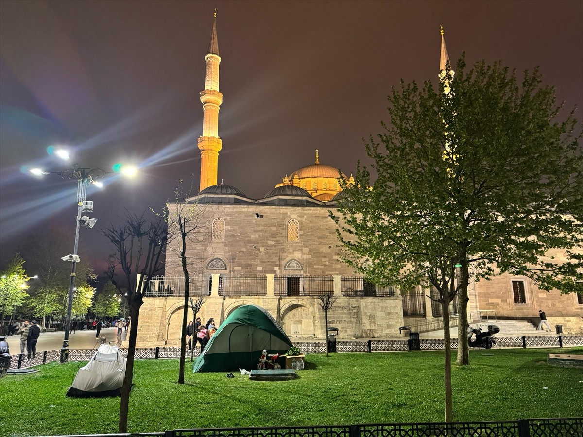  İstanbul'da merkez üssü Marmara Denizi Silivri açıkları olan 6,2 büyüklüğündeki depremin ardından...