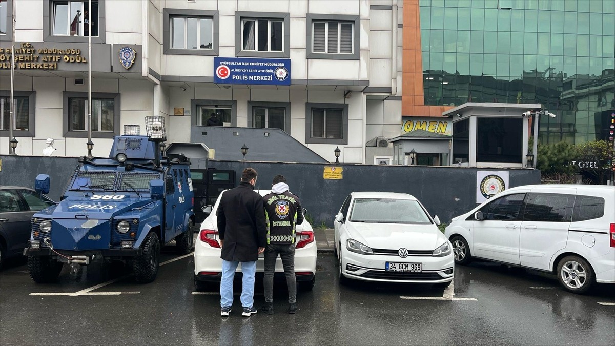 İstanbul'un Ümraniye, Büyükçekmece, Sultanbeyli ve Eyüpsultan ilçelerinde trafiğe tehlikeye...