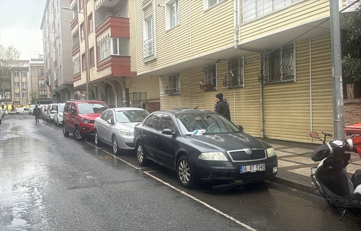 İstanbul Bağcılar'da motosikletle park halindeki otomobile çarpan sürücü hayatını kaybetti. Merkez...