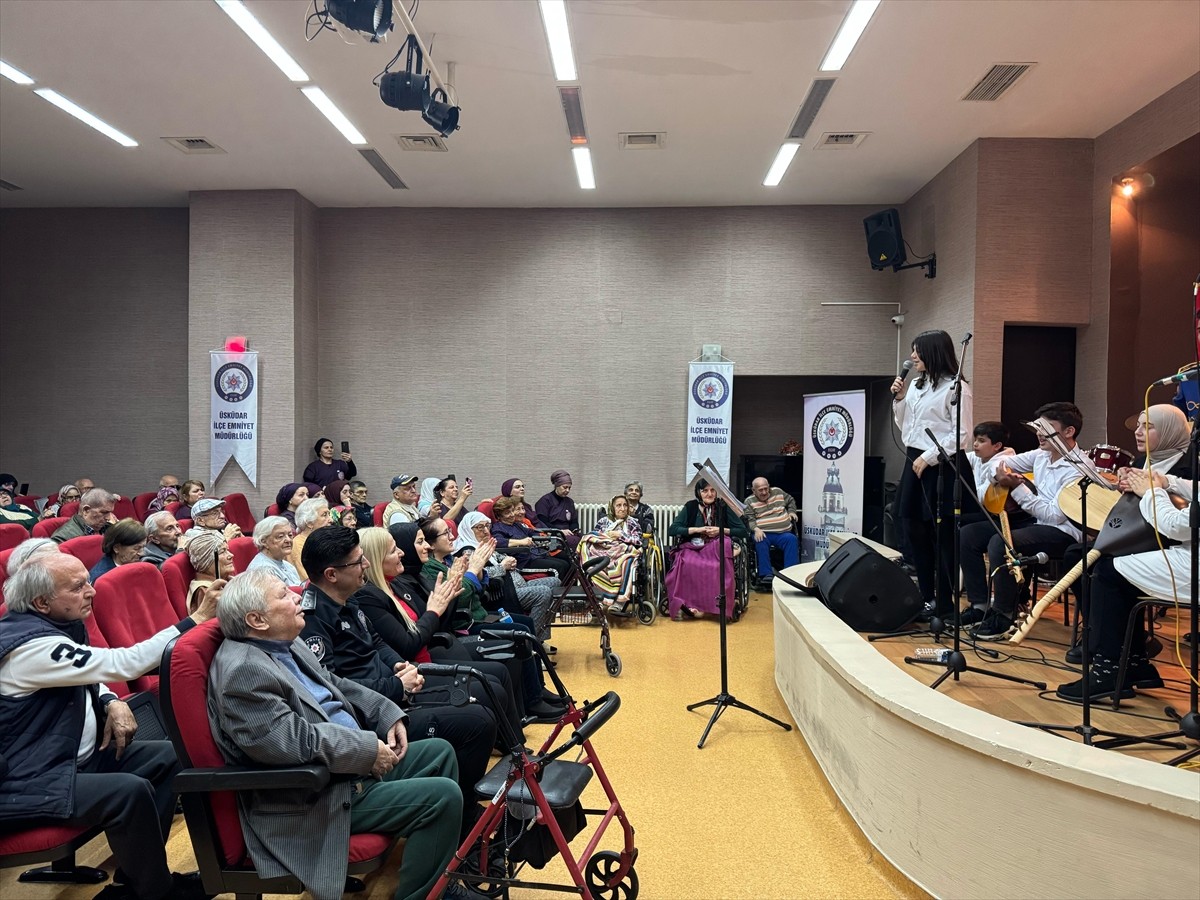 İstanbul Emniyet Müdürlüğü bünyesindeki Polis Bandosu ve ortaokul öğrencileri, "Polis Haftası"...