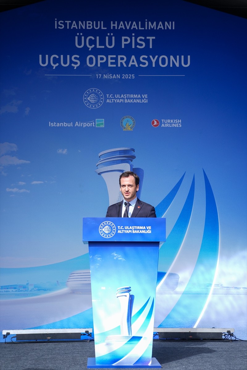 İstanbul Havalimanı'nda üç uçağın birbirinden tamamen bağımsız pistlere aynı anda iniş veya kalkış...