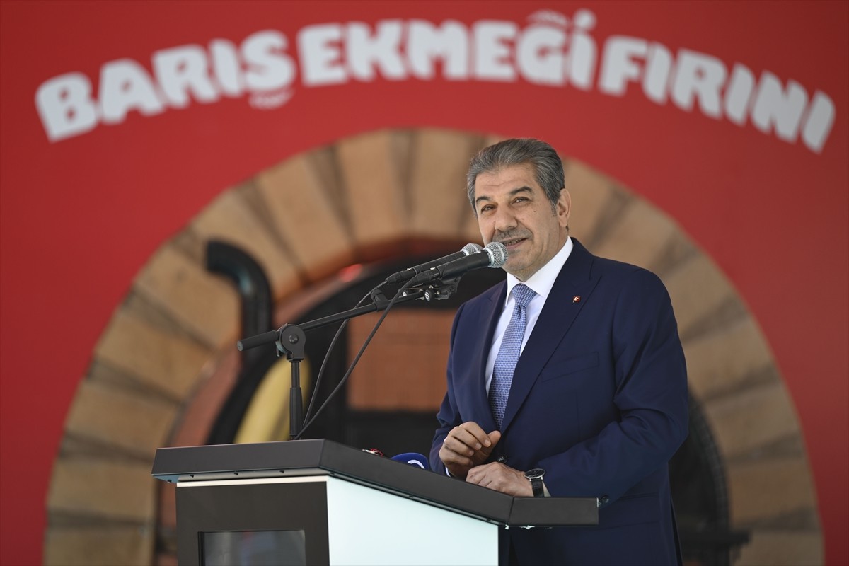 İstanbul Valisi Davut Gül, Esenler Belediyesinin Kültür ve Turizm Bakanlığı, Milli Eğitim...