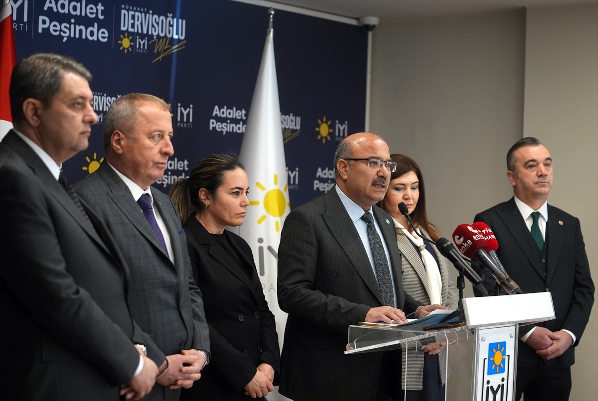 İYİ Parti Genel Başkan Yardımcısı Kadir Ulusoy, partisinin genel merkezinde düzenlediği basın...