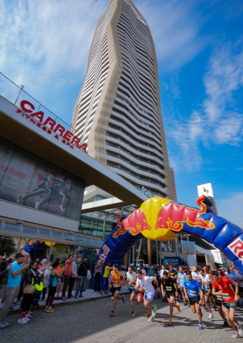 İzmir'de geliri kistik fibrozis hastası çocuklara bağışlanmak üzere gökdelende tırmanma yarışı...