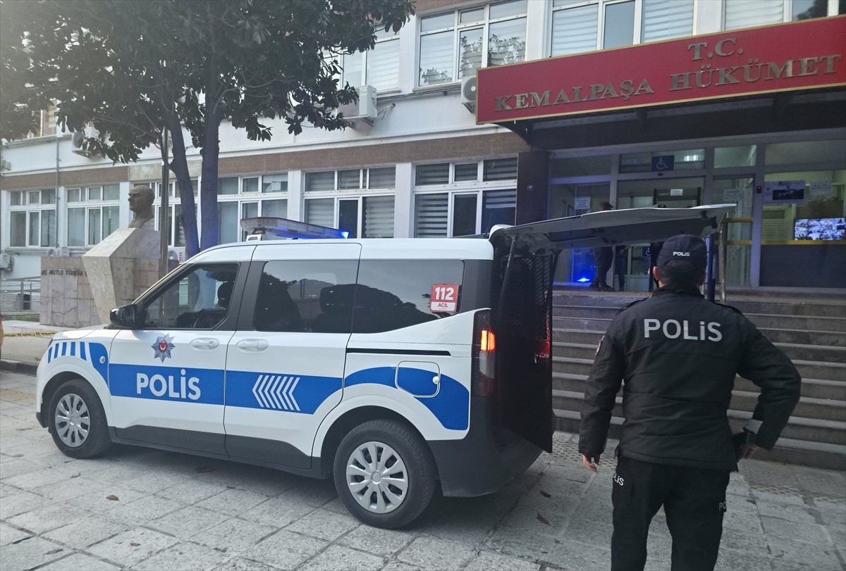 İzmir'de Kemalpaşa Belediyesine yönelik kamu harcamalarında usulsüzlük iddiasına ilişkin...