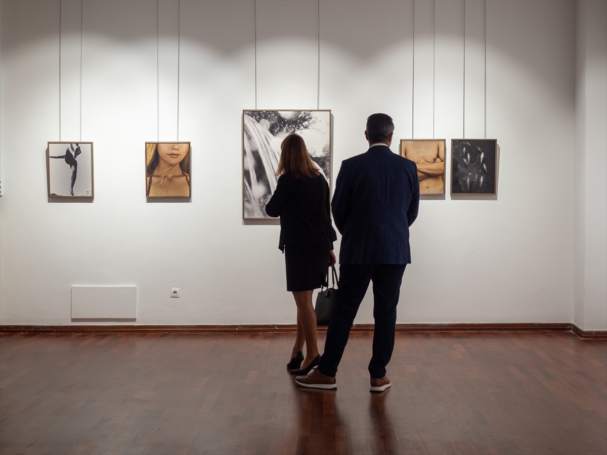 İzmir'de "Peccioli: bir mevsim hikayeleri" konulu fotoğraf sergisinin açılış töreni dolayısıyla...