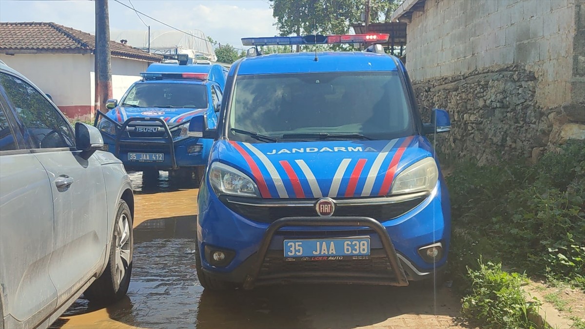 İzmir'in Ödemiş ilçesinde, arazi anlaşmazlığı yaşadığı oğlunu av tüfeğiyle vurarak öldüren baba...