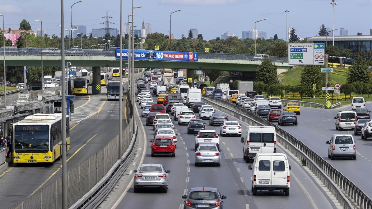 İzmir'de Toplu Taşıma Ücretlerine Yüzde 25 Zam!