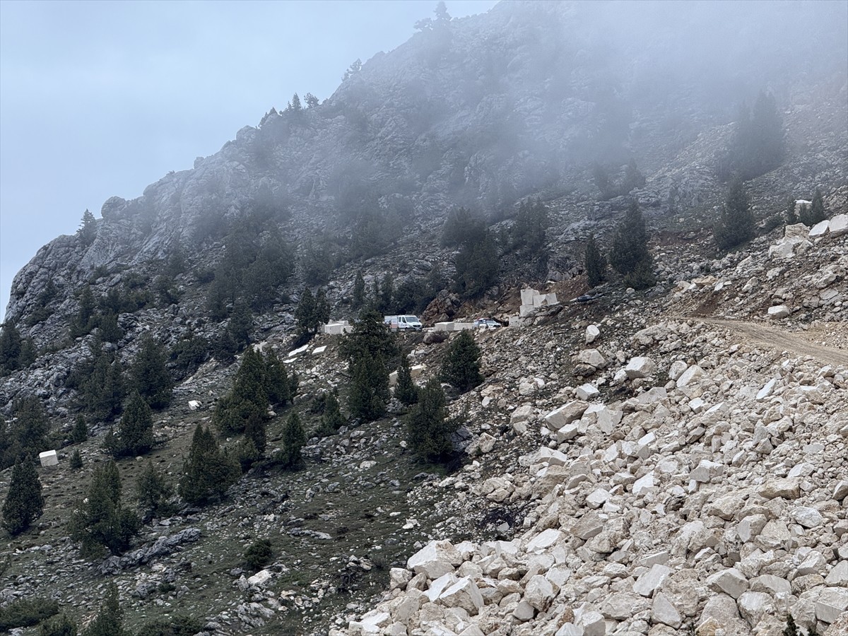 Kahramanmaraş'ın Göksun ilçesinde kayalıklardan düşen kişi hayatını kaybetti. Değirmendere...