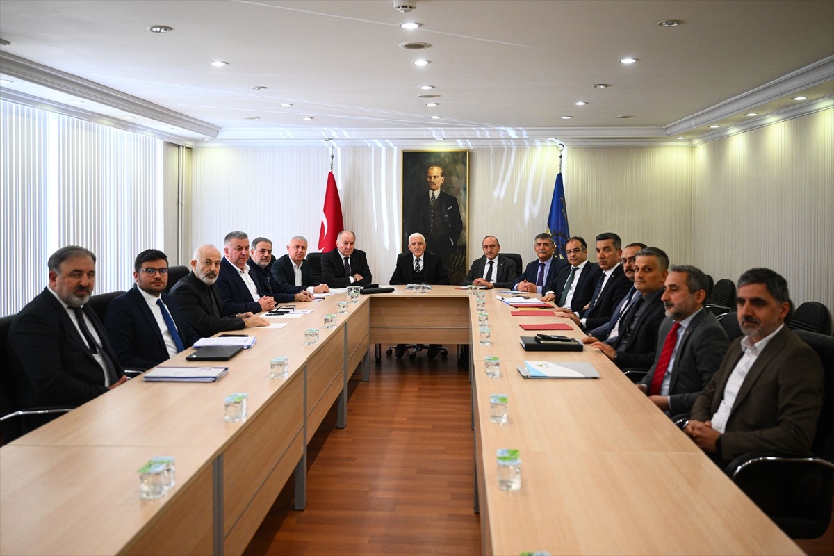 Kamuda yaklaşık 600 bin işçinin ücret artışının belirleneceği Kamu Toplu İş Sözleşmeleri Çerçeve...