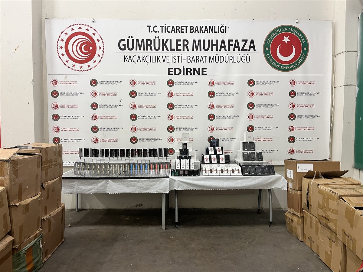 Kapıkule Sınır Kapısı'nda bir tırda 46 bin 761 elektronik sigara ve 463 kilo 70 gram kimyasal...