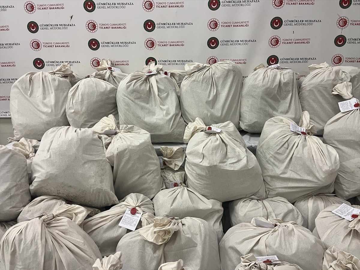 Kapıkule Sınır Kapısında bir tırda 492 kilogram uyuşturucu ele geçirildi.