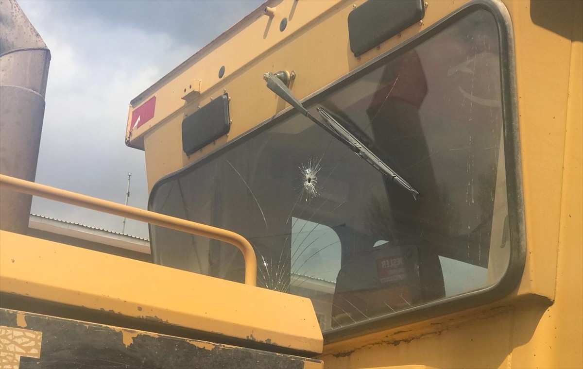 Kars'ın Arpaçay ilçesinde iki grup arasında çıkan silahlı kavgada, olay yerinden araçla geçerken...