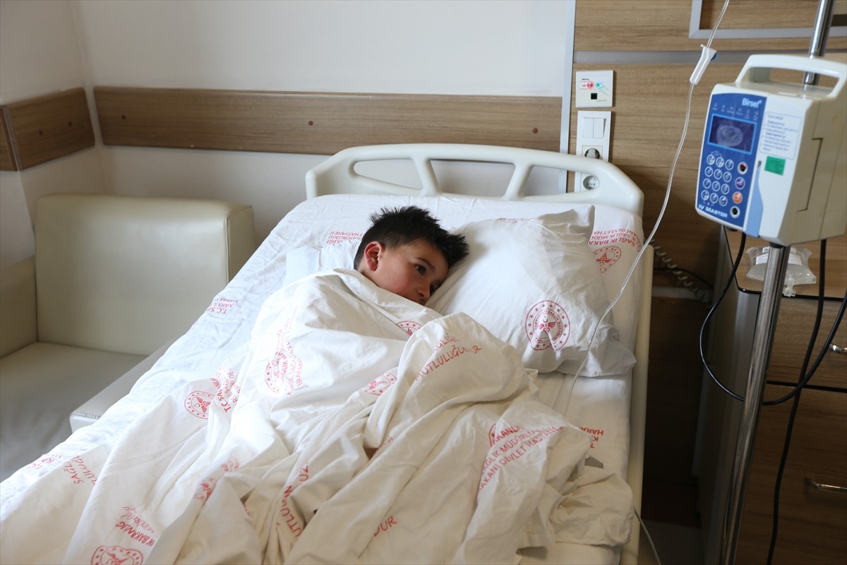 Kars'ın Arpaçay ve Kağızman ilçelerinde, zehirlenme belirtileriyle hastaneye kaldırılan 8 çocuktan...