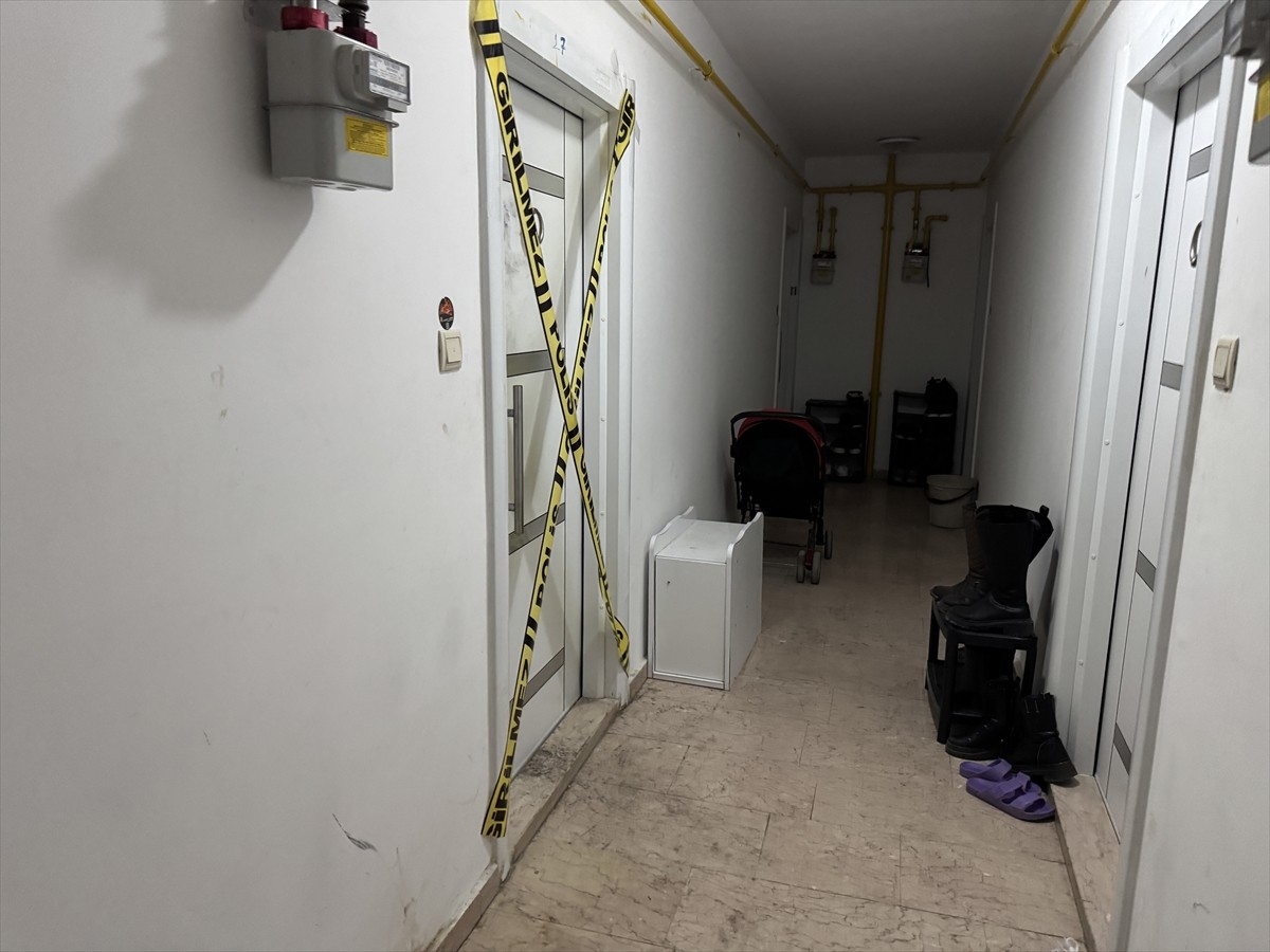 Kastamonu'da bir evde cesedi bulunan hamile kadının gözaltına alınan kocası tutuklandı. Binanın...