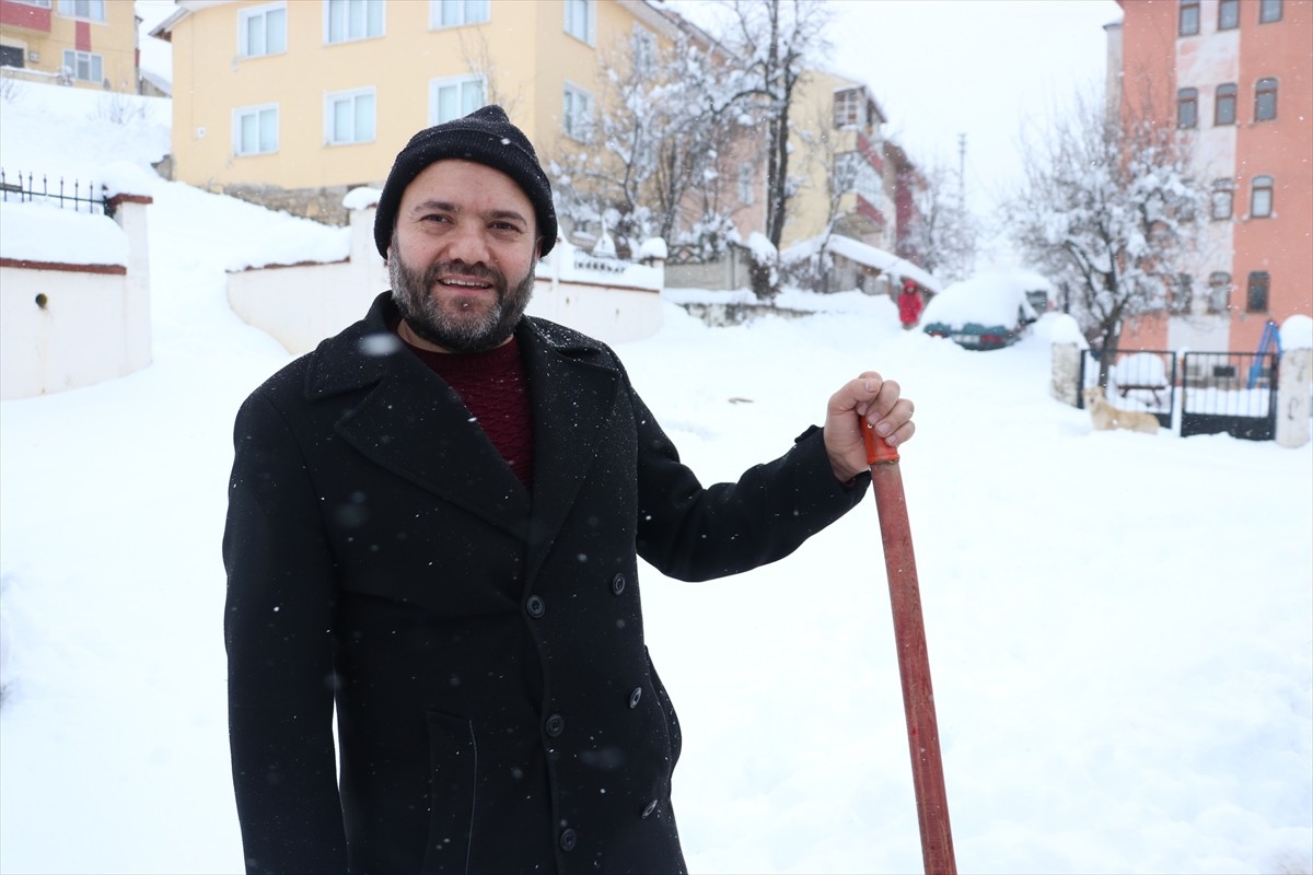 Kastamonu'nun Ağlı ilçesinde kar kalınlığı 50 santimetreyi geçti. 