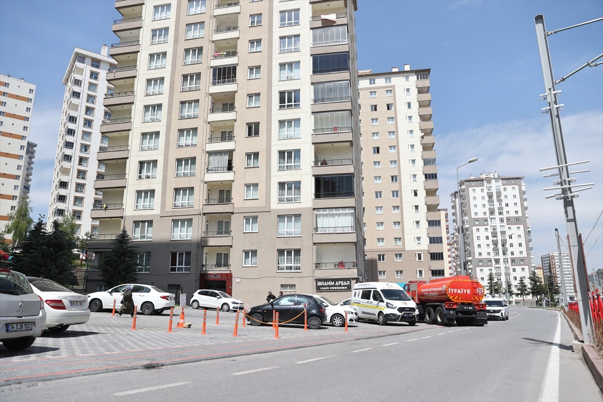 Kayseri'nin Talas ilçesinde bir apartman dairesinde çıkan yangın söndürüldü.