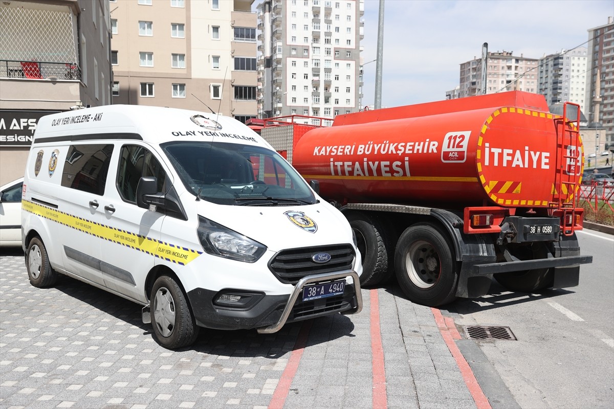 Kayseri'nin Talas ilçesinde bir apartman dairesinde çıkan yangın söndürüldü.