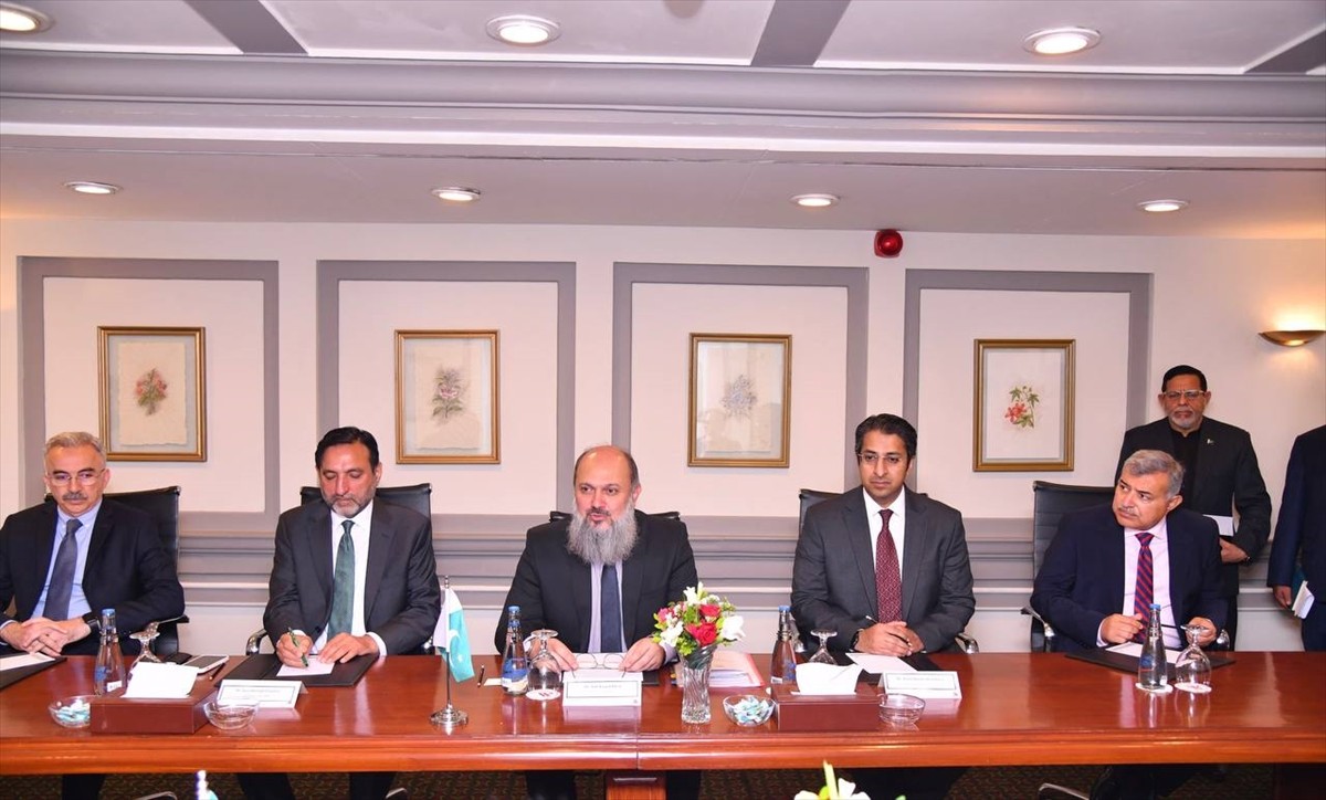 Kazakistan Ulaştırma Bakanı Marat Karabayev başkanlığındaki Kazak heyeti, Pakistan’da temaslarda...