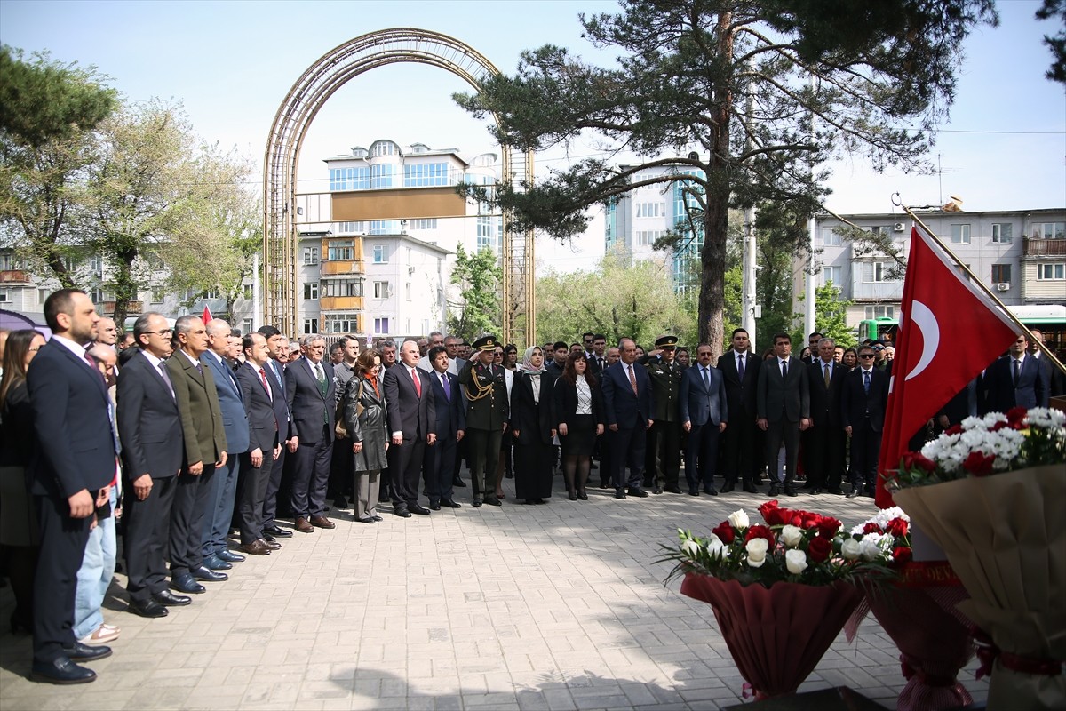 Kırgızistan'da, 23 Nisan Ulusal Egemenlik ve Çocuk Bayramı düzenlenen törenle kutlandı....