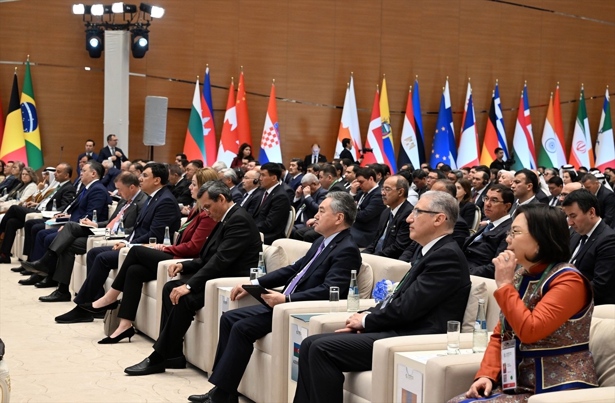 Kırgızistan Cumhurbaşkanı Sadır Caparov, Özbekistan'ın Semerkant şehrinde düzenlenen "Küresel...